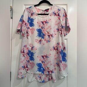 Vince Camuto light flowy spring floral top